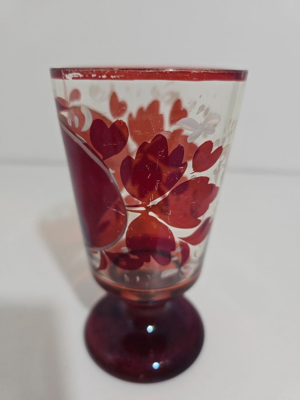 Bicchieri: Rotes Biedermeier Glas mit Blumenmuster, Antik Rubinglas – Usato da Zürich venduto da H.Orion