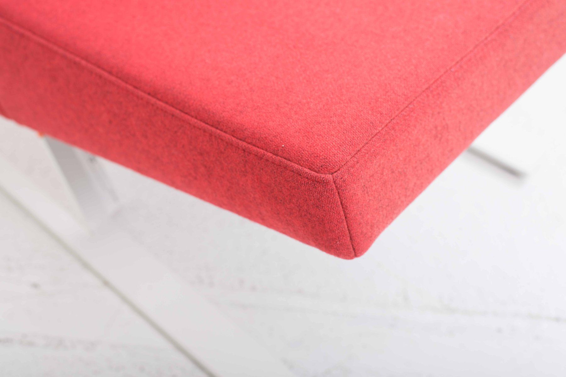 Classicon Poltrone: ClassiCon Satyr Sessel von For Use in rotem Stoff – Usato da Zürich venduto da STUZH38 6