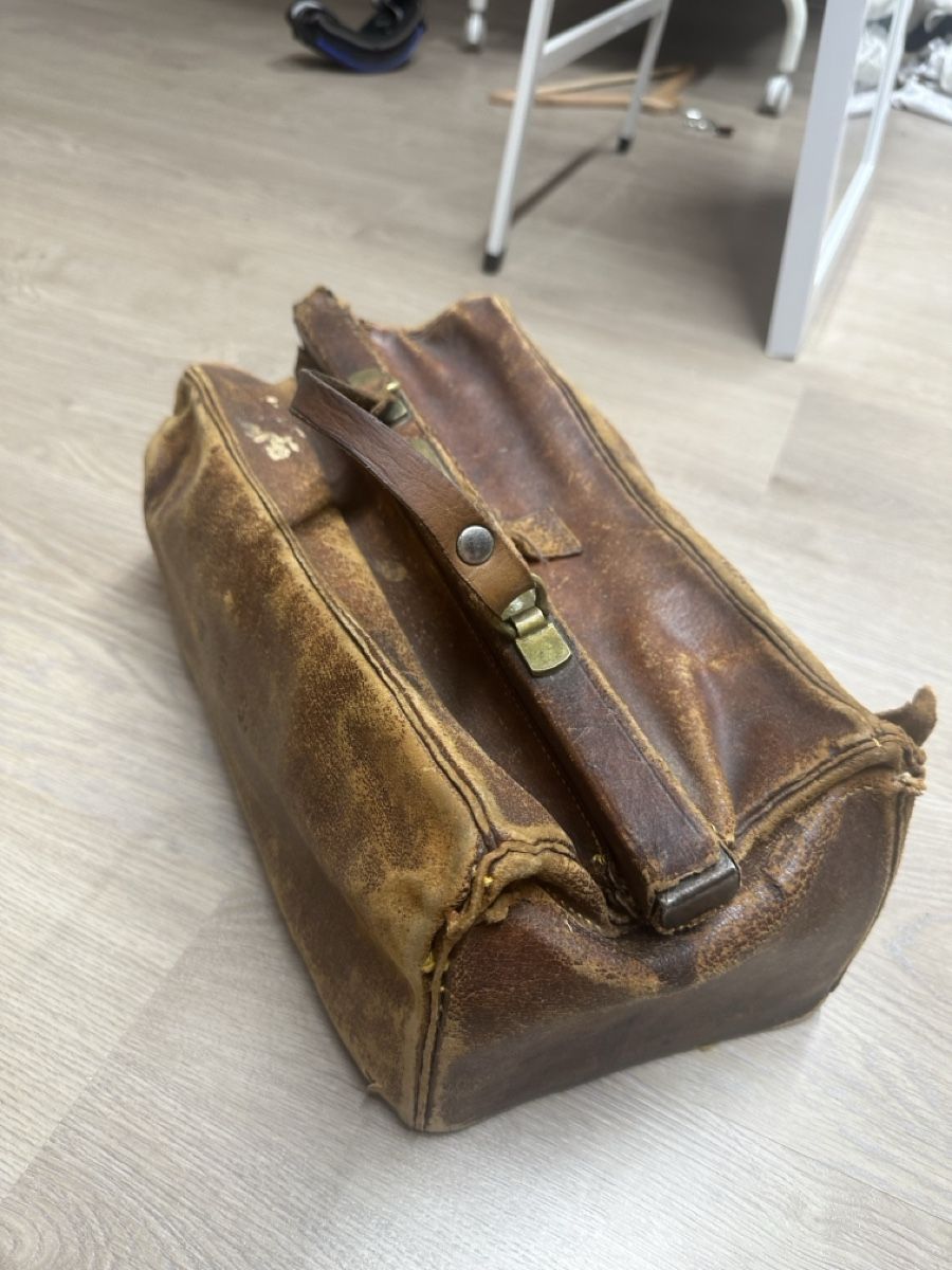 Schweizer Armee Borse: SECOND WORLD WAR Swiss Army Emergency Handbag – Usato da St-Imier venduto da Baptthegreat