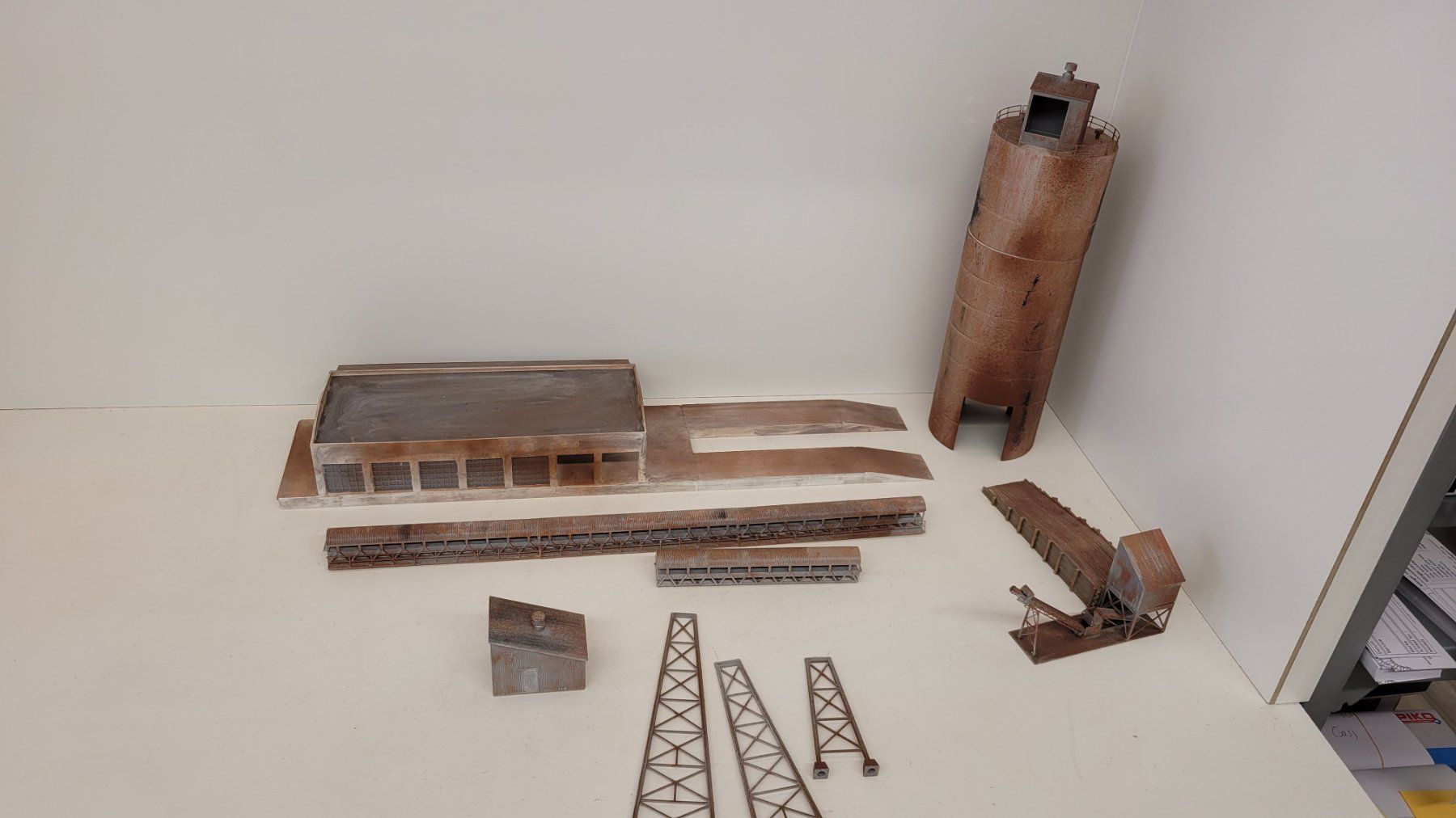 Modelleisenbahnen: Konvolut aus USA Lokgarage – Gebraucht aus Büsserach von ModellbahnDepot