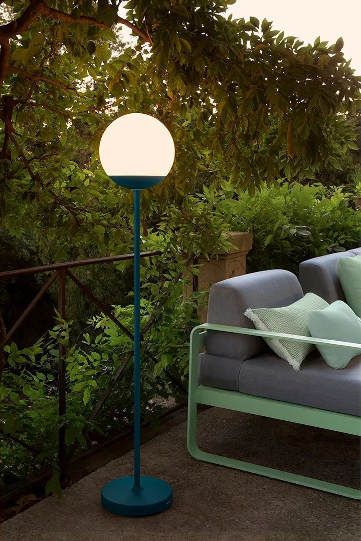 Fermob Lampade: Lampadaire MOON de FERMOB - bleu acapulco - modèle Bluetooth – Usato da Perly venduto da dwight14