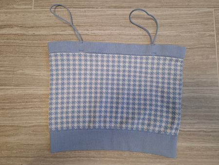 haut blanc à carreaux bleu ciel taille XS/S