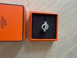Hermès Anelli: Bague Hermes - modèle Croisette – Nuovo e nell'imballaggio originale da Servion venduto da titval_83