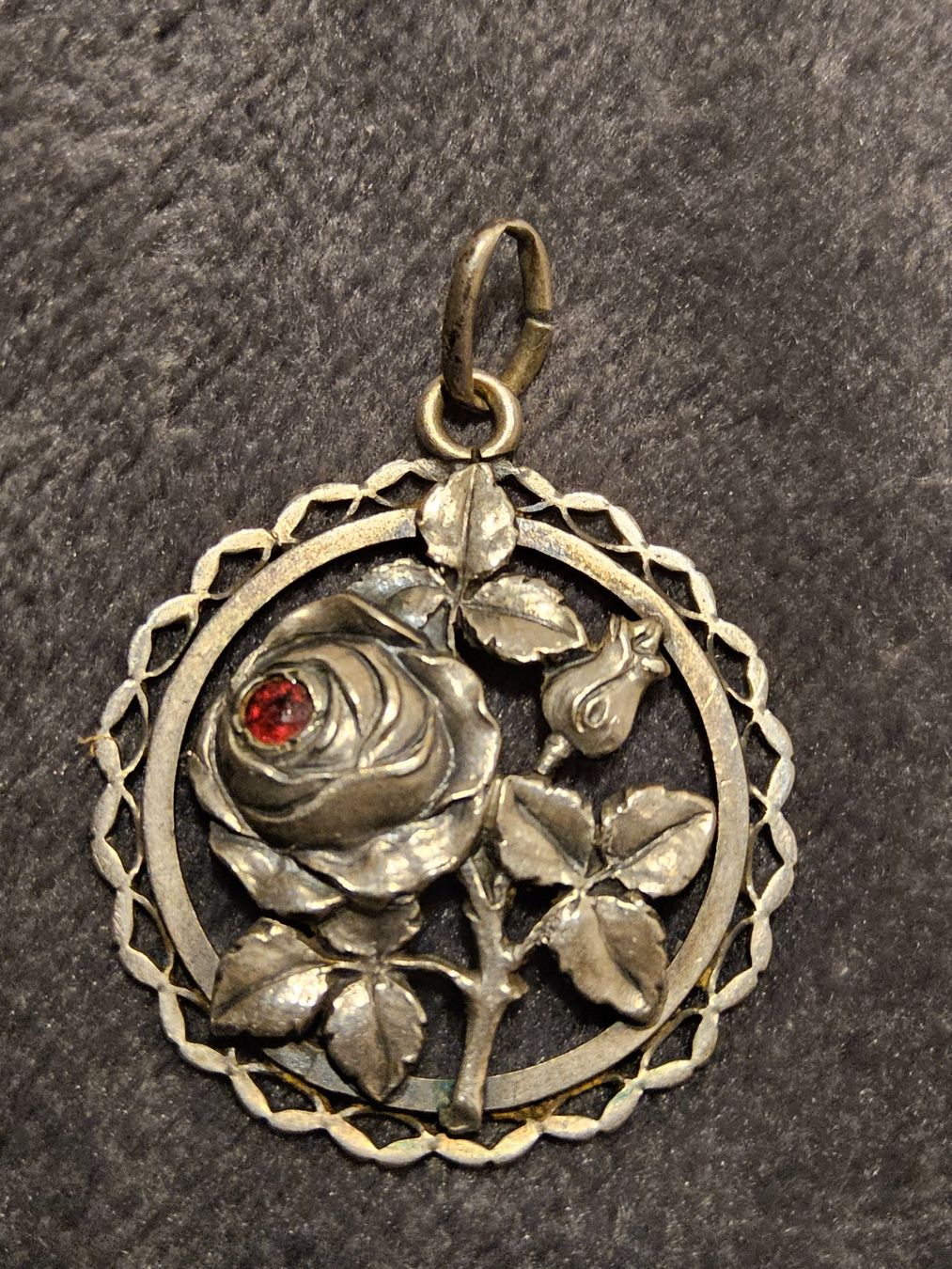 Anhänger: Schicker Silber 800 Rosen Schmuck Anhänger – Gebraucht aus Zürich von SciTec 1