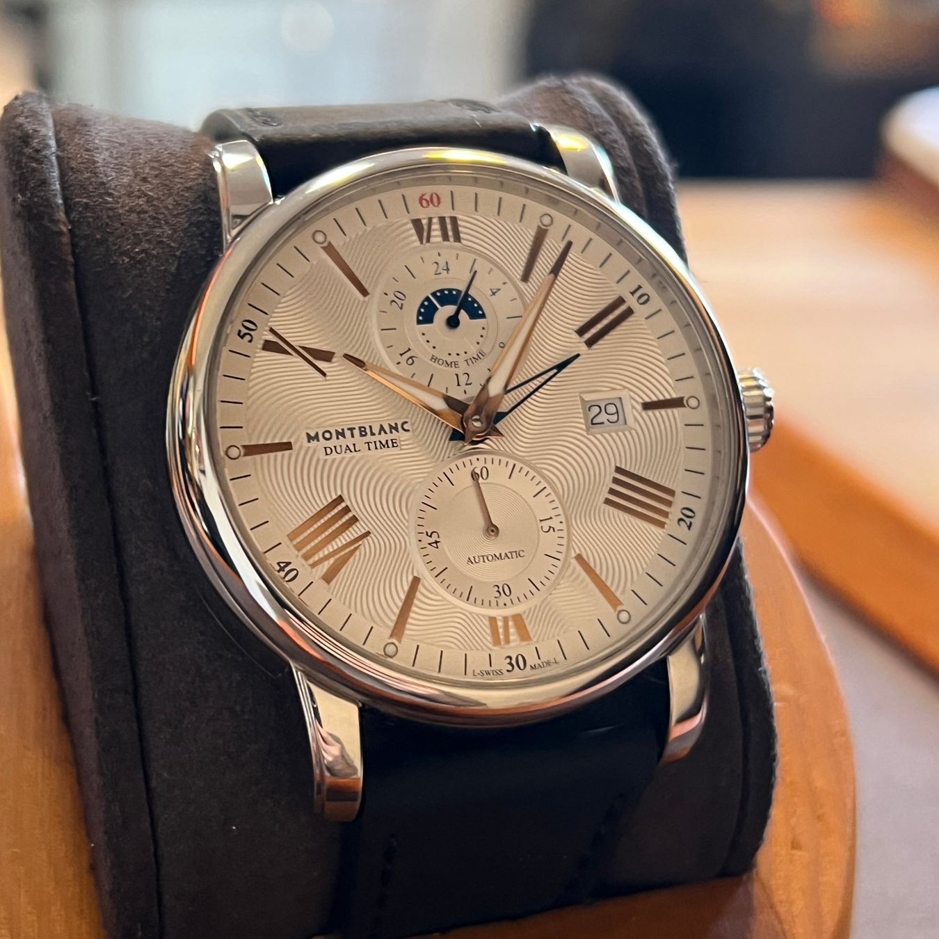 Montblanc Uhren: Montblanc Dual Time Automatic Silver Dial 4810 – Gebraucht aus Carouge GE von Watchaser 1