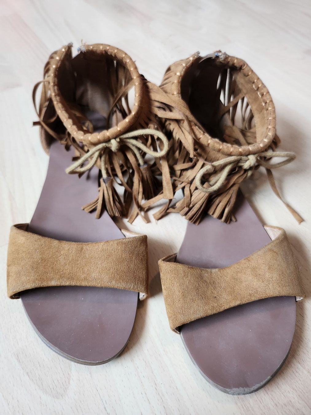 Scarpe da donna: Sandalen mit Fransen – Usato da Kefikon TG venduto da Livline
