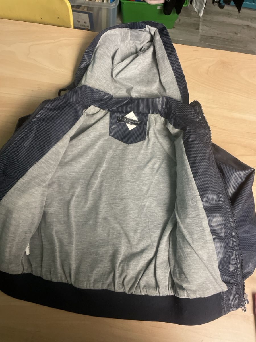 Giacche & Cappotti: Neue blaue Regenjacke, Gr. 128 – Nuovo e nell'imballaggio originale da Obergerlafingen venduto da cabo4 3