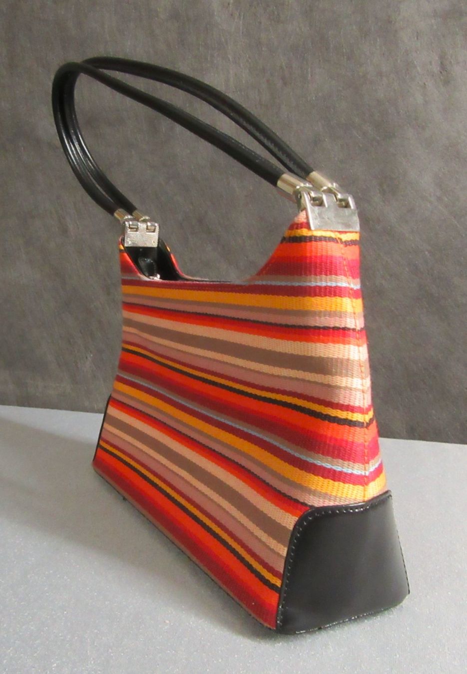 Borse da donna: schöne Handtasche bunt gestreift - ab CHF 5.00 – Usato da Auenstein venduto da Padabimbim 4