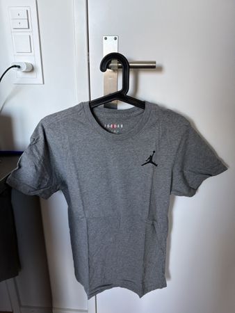 Jordan T-Shirt XS Grau - Top Zustand für den Sommer!