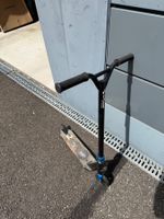 Stuntscooter CHILLI PRO SCOOTER schwarz blau gebraucht