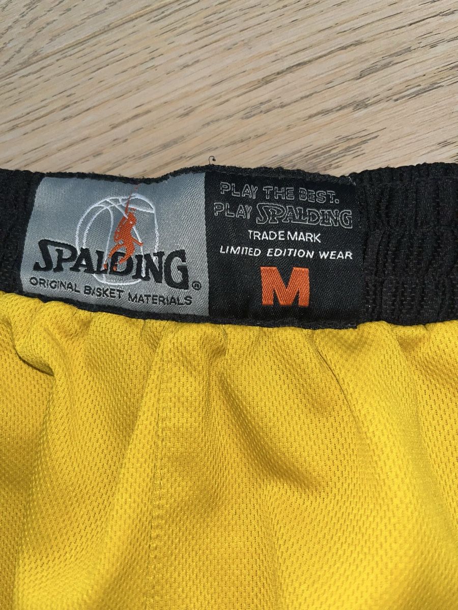 Pantaloni: Short de sport Spalding jaune – Usato da Delémont venduto da bouboute01 2