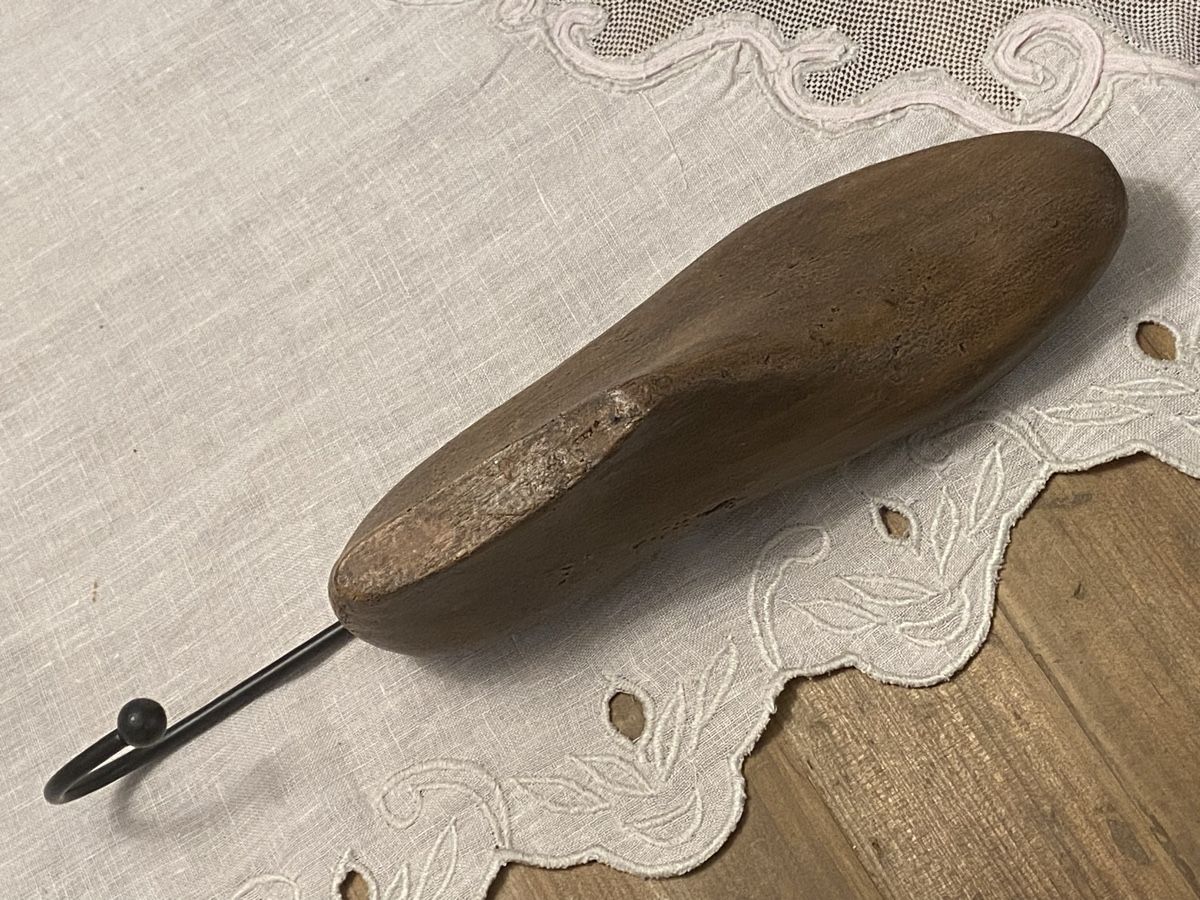 Ferramenta: Holz Schuhspanner als Kleiderhacken,Deko Shabby Chic Vintage – Usato da Düdingen venduto da Reconflo