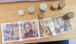 Konvolut Oesterreich Schilling Banknoten und Muenzen