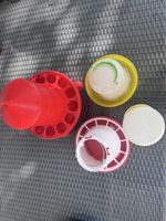 Futter und Getränketroge für Geflügel
