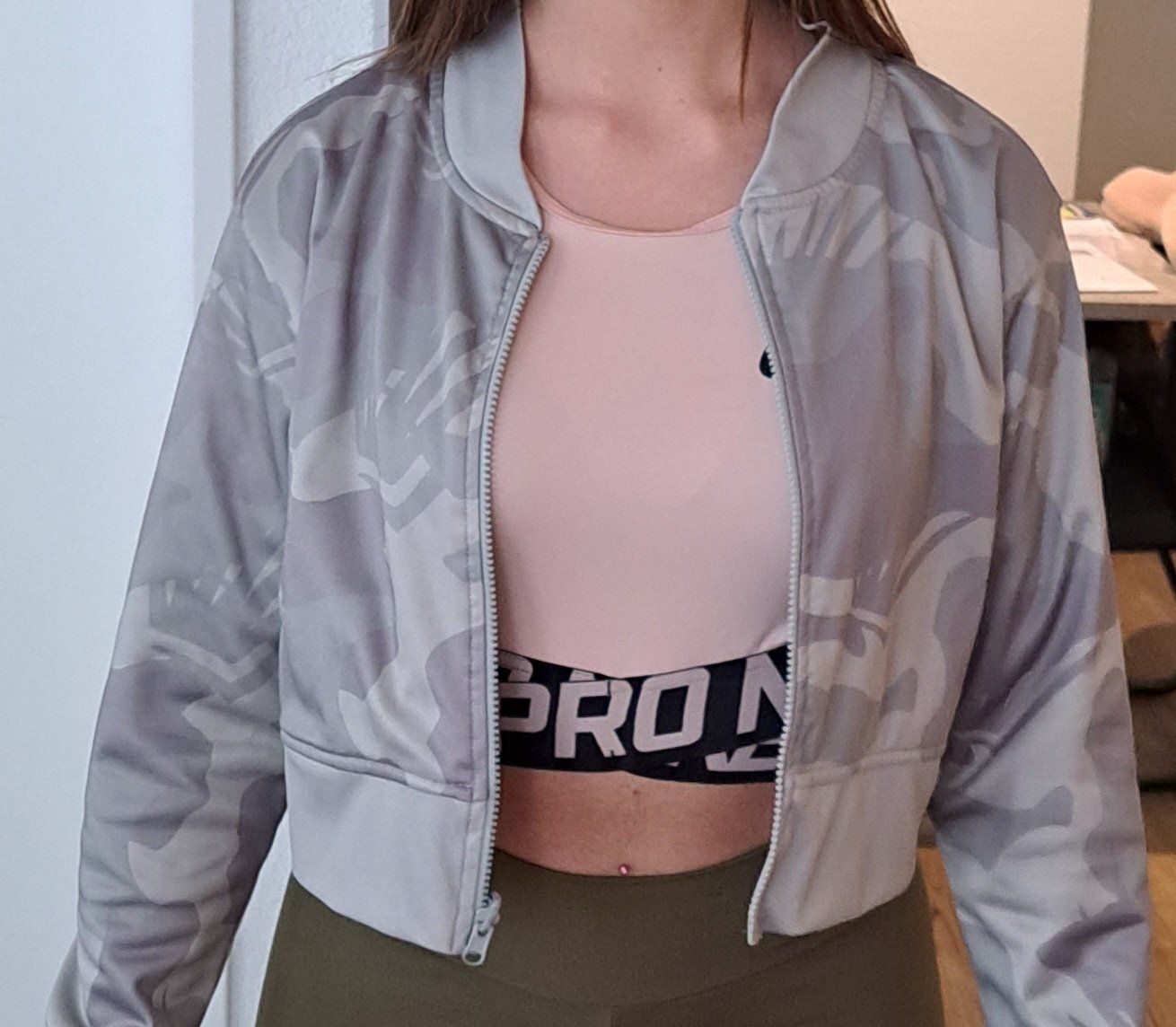 Giacche: Bomber-Jäckchen grau/grün Gr. S/M – Usato da Wetzikon ZH venduto da secondhandsfashion 2