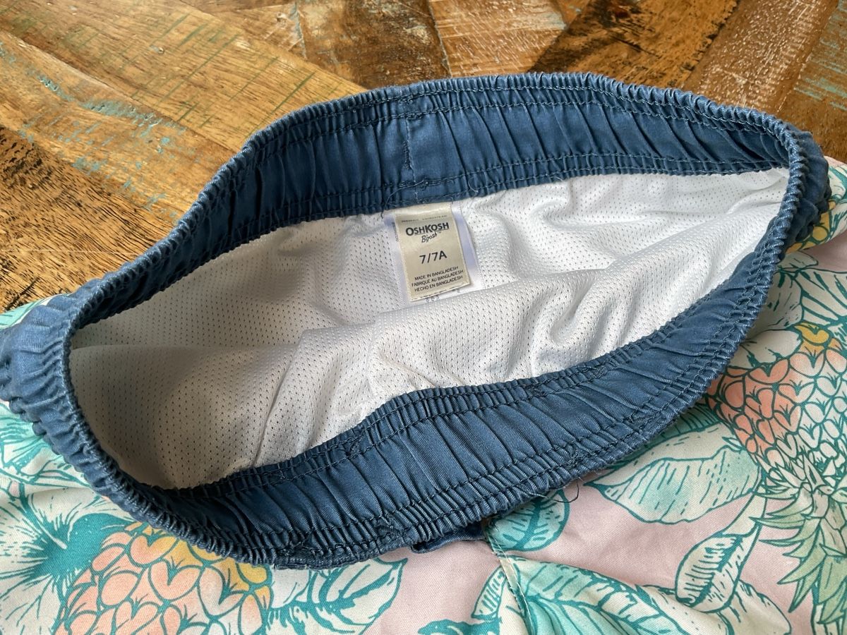 Lotti & Set di vestiti: 3 Badehosen Gr. 128 – Usato da Bachenbülach venduto da Sybeco 8