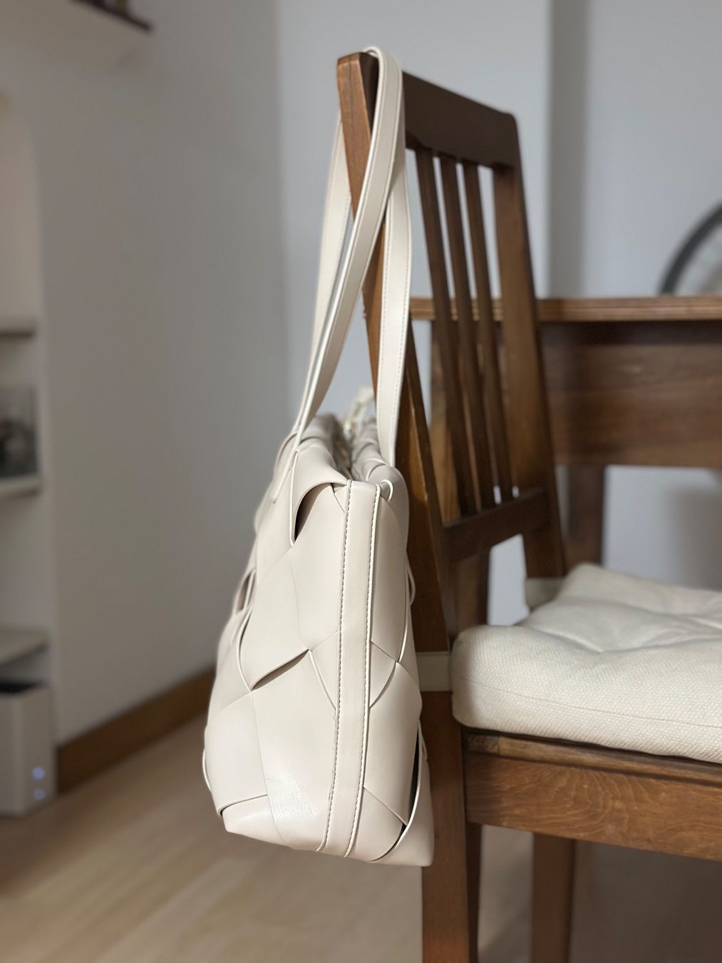 Valentino Sacs femmes: NEU: Original Valentino Handtasche, weiss/flecht – D'occasion à Solothurn par sabrina.m.solothurn 2