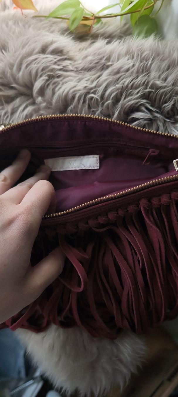 H&M Taschen für Damen: Rote Wildleder Umhängetasche mit Fransen – Neu (gemäss Beschreibung) aus Fribourg von swi_b7rt 1