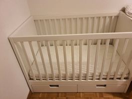 Lit bébé 120x60 cm avec matelas Très bon état