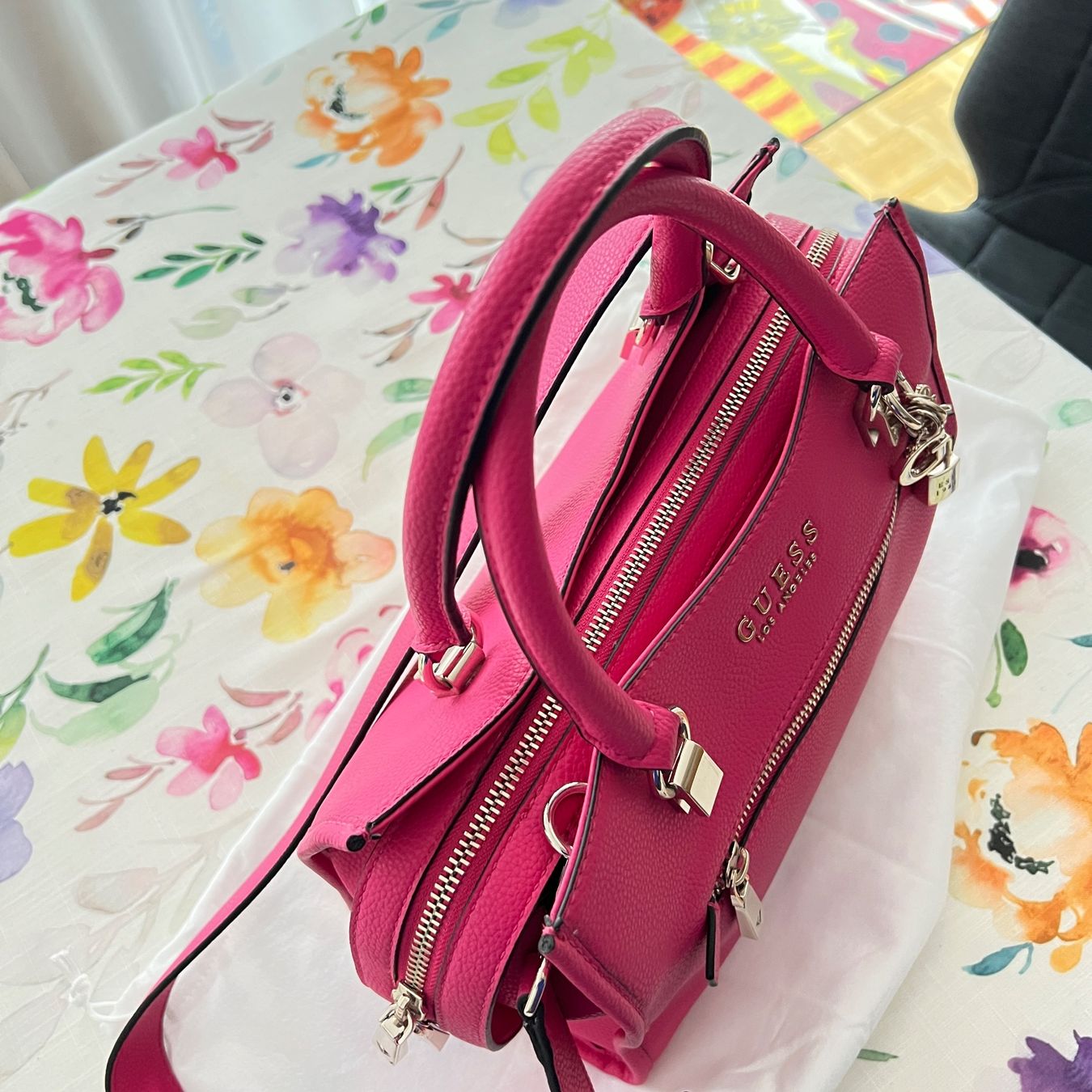 Guess Borse da donna: Sac à main Guess rose vif – Nuovo (secondo la descrizione) da Bernex venduto da isa_c5fr 4