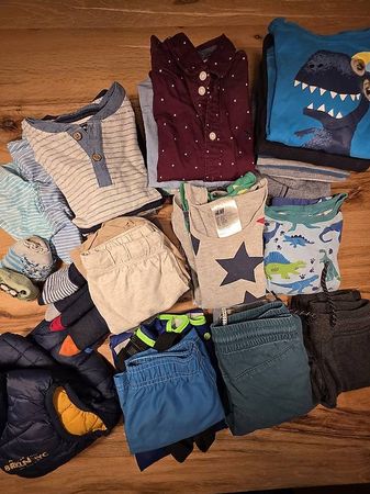 Komplettes, 37-teiliges Kleiderpaket 98/104