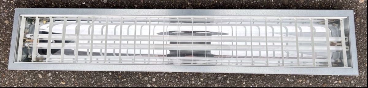 Lampen: Neon Deckenlampen mit Leuchtmittel 5 Stk. – Gebraucht aus Rüdlingen von Hbuetz