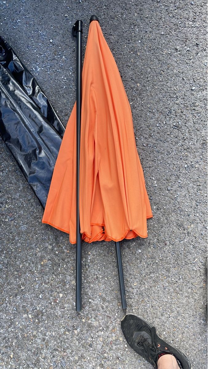 Ombrelloni: Sonnenschirm orange mit Stange gebraucht – Usato da Glarus venduto da adiweb007