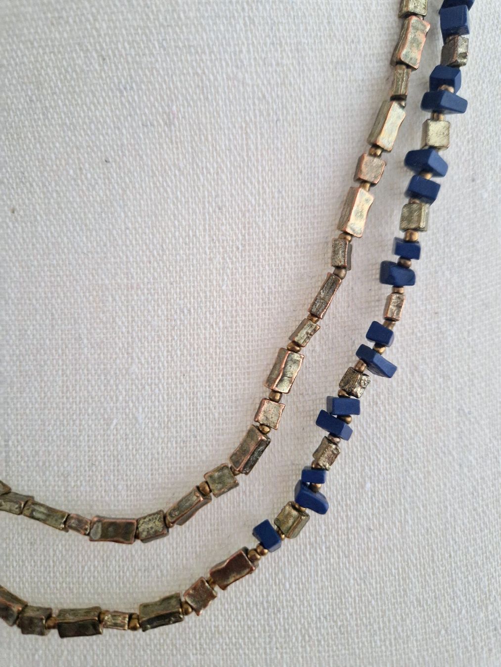 Catenine: Lang Kette in Blau-Gold – Usato da Horgen venduto da akkohappyshopping 5