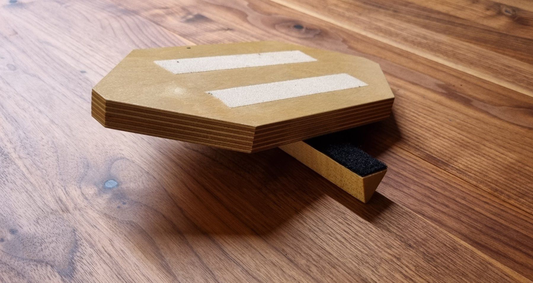 Articoli in legno: Therapiebrett aus Holz – Nuovo (secondo la descrizione) da Lachen SZ venduto da LinDiscount 1
