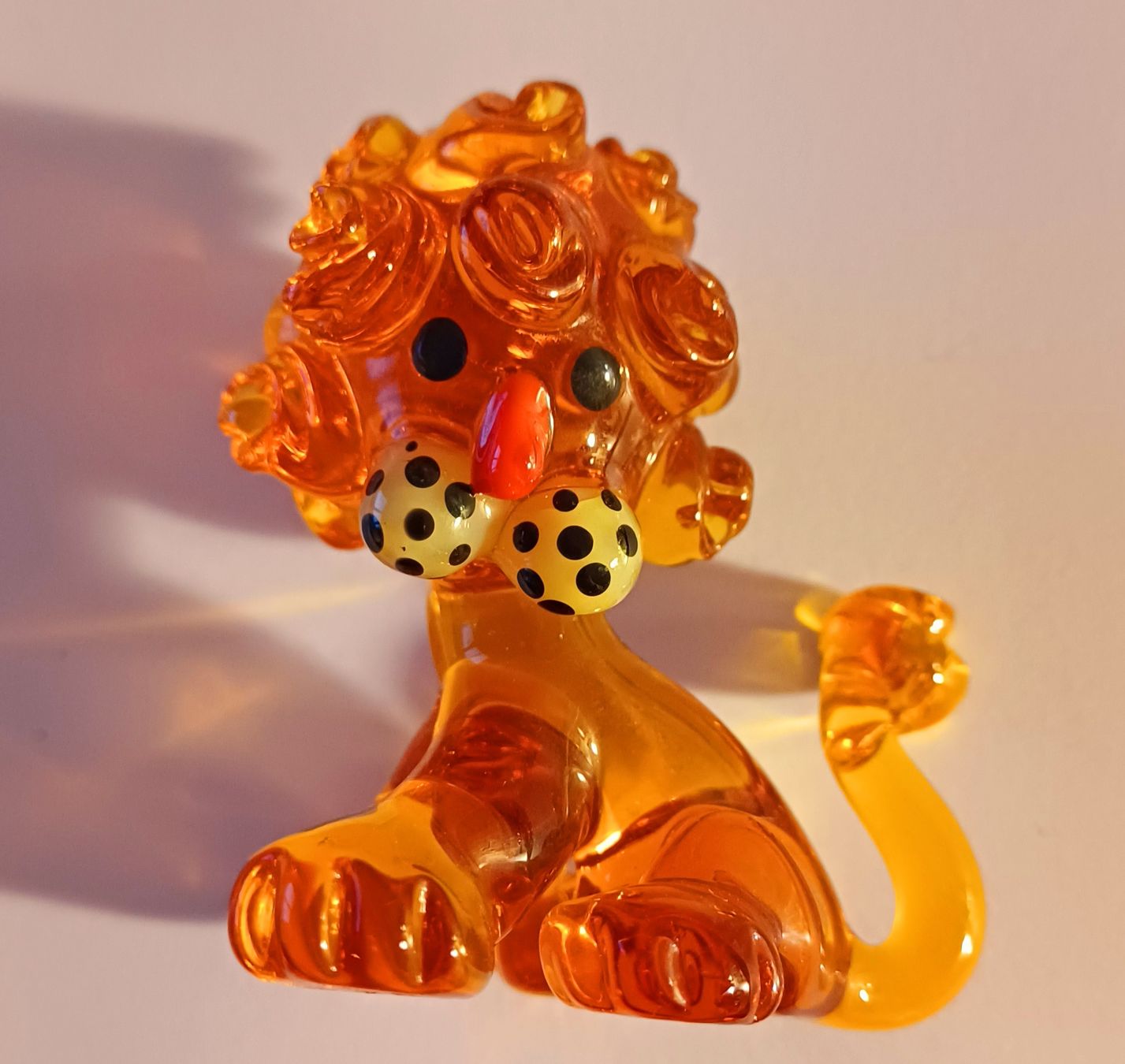 Gläser: Glasfigur Löwe, orange, alt – Gebraucht aus Volketswil von Anzaru