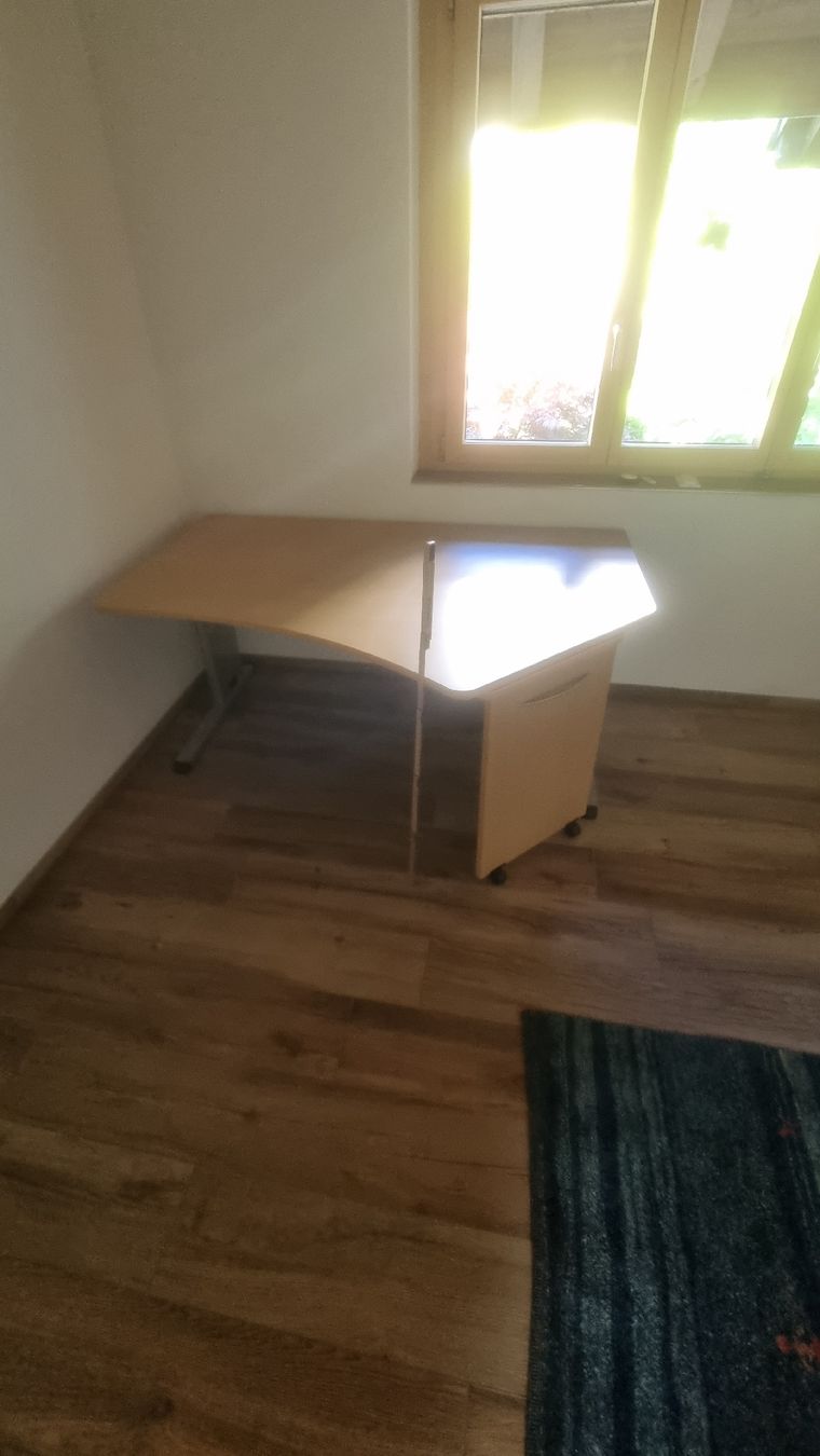 Bureaux: Schreibtisch Holzoptik – D'occasion à Goldiwil (Thun) par dimitri28 4