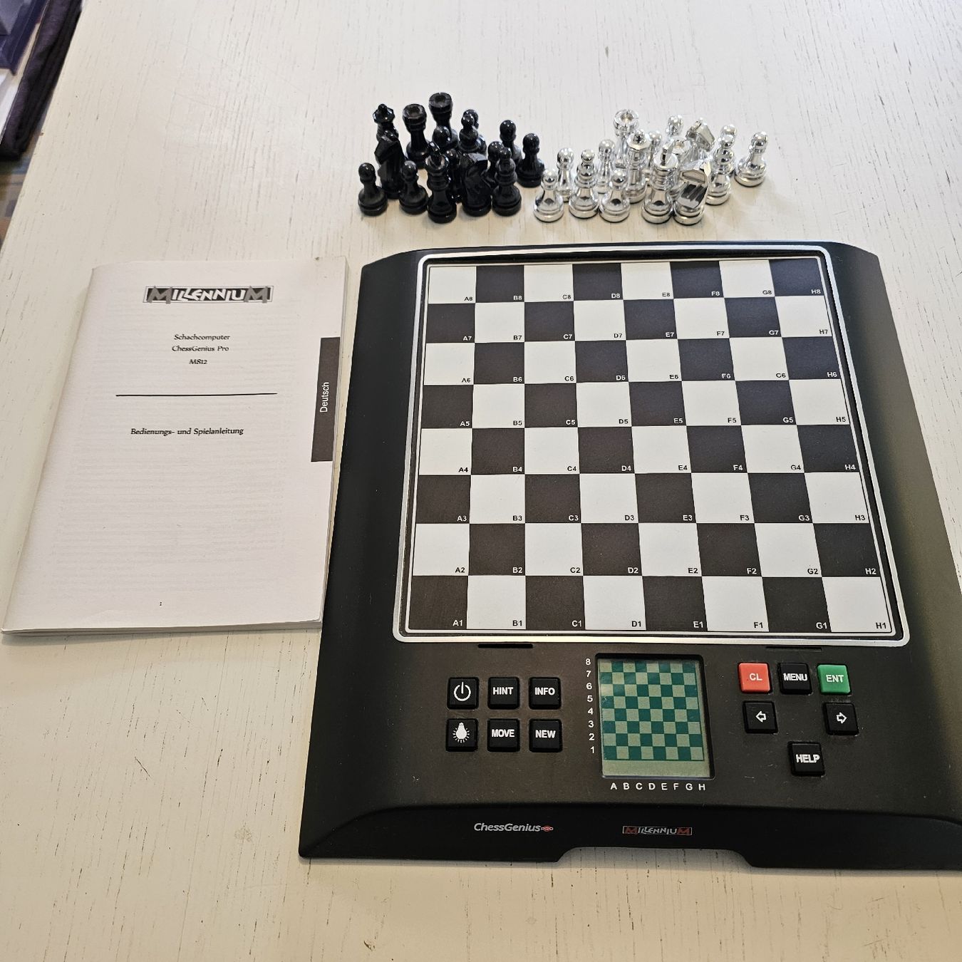 Giochi: Schachcomputer ChessGenius Pro M812 – Nuovo (secondo la descrizione) da Weggis venduto da ani_j9qy