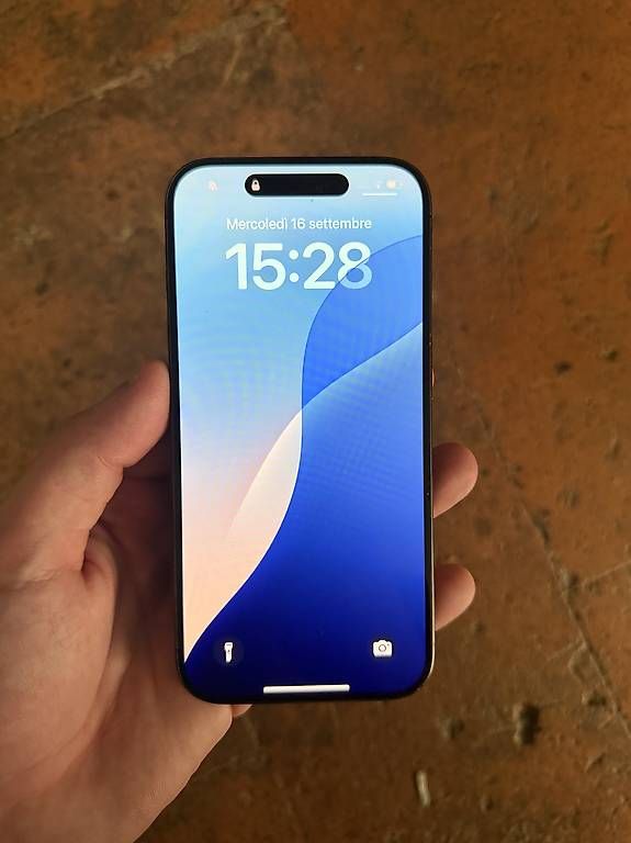 Telefoni cellulari / Smartphones: iPhone 16 pro – Usato da Lugano venduto da gre_9lsz