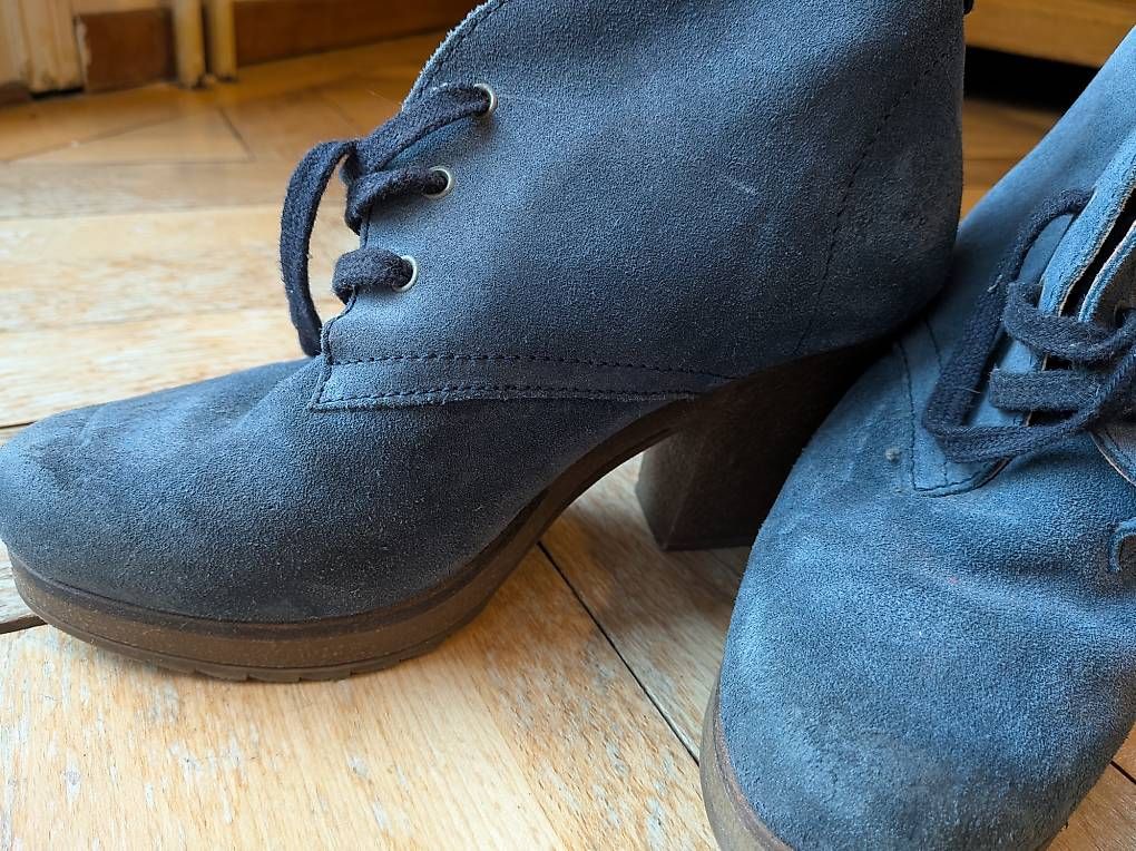 Scarpe da donna: Lederschuhe mit Absatz Gr. 40 ungetragen – Usato da Bern venduto da sut_5f9k 3