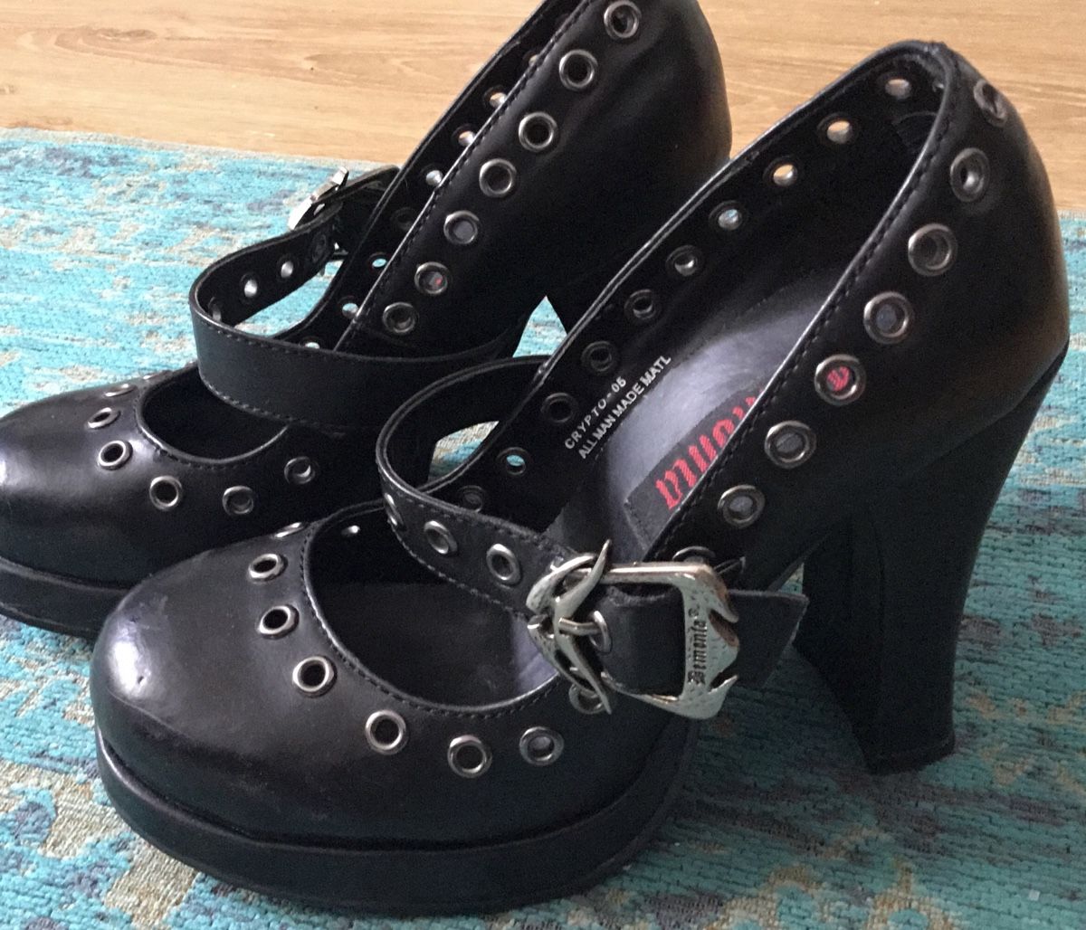 Damenschuhe: Pumps Gothic Style neuwertig – Gebraucht aus Schlieren von Jeajet 1