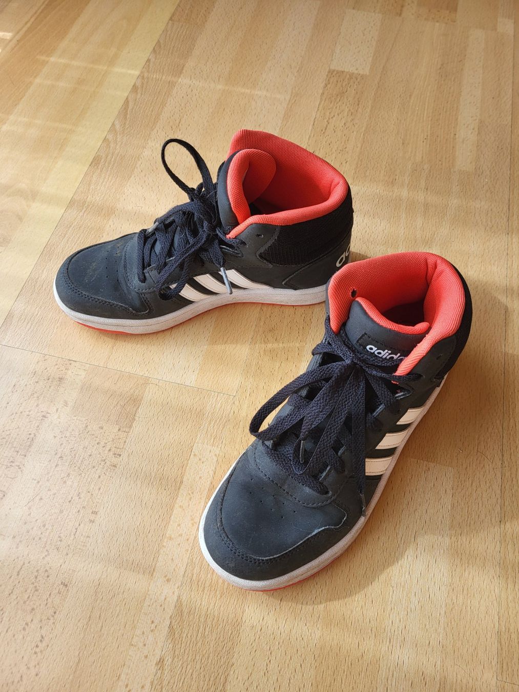 Scarpe per ragazzi: Adidas Sneaker, Grösse 35 – Usato da Eggiwil venduto da kariiina