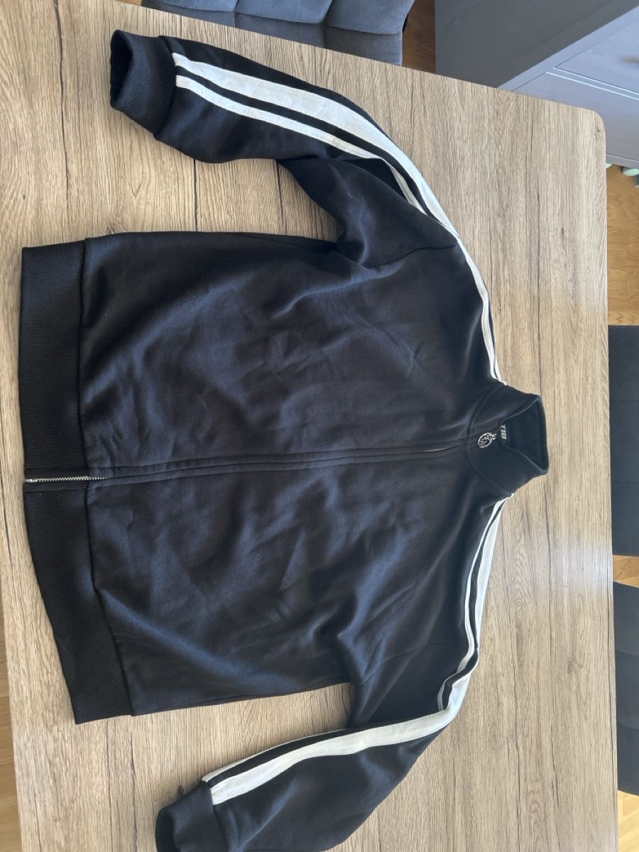 Vestes: Jacket veste jogging noire TW taille S – D'occasion à St-Sulpice VD par pat_2d7h