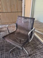 EA107 Aluminium Charles Eames Chair, Mesh, Top Zustand!