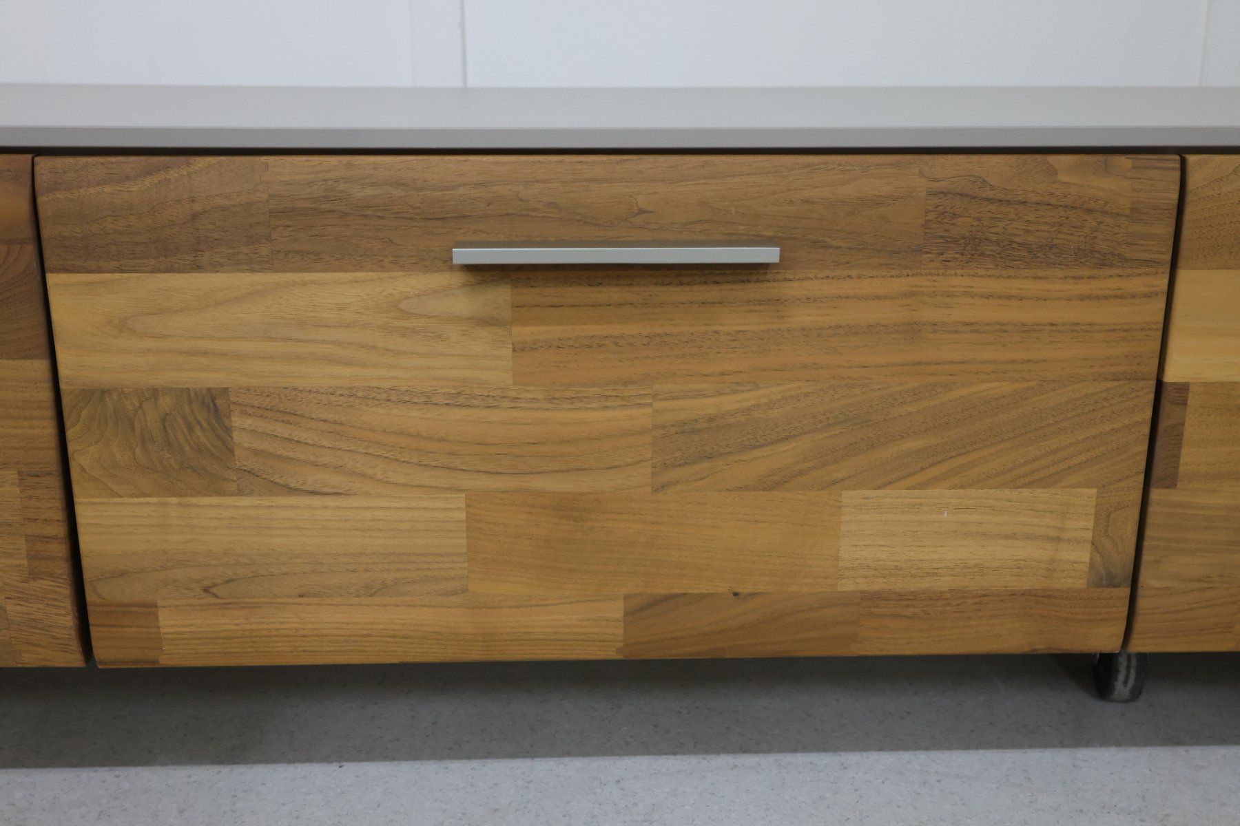 Mobili TV: TV-Lowboard aus Holz – Usato da Volketswil venduto da brockipfannenstil 7