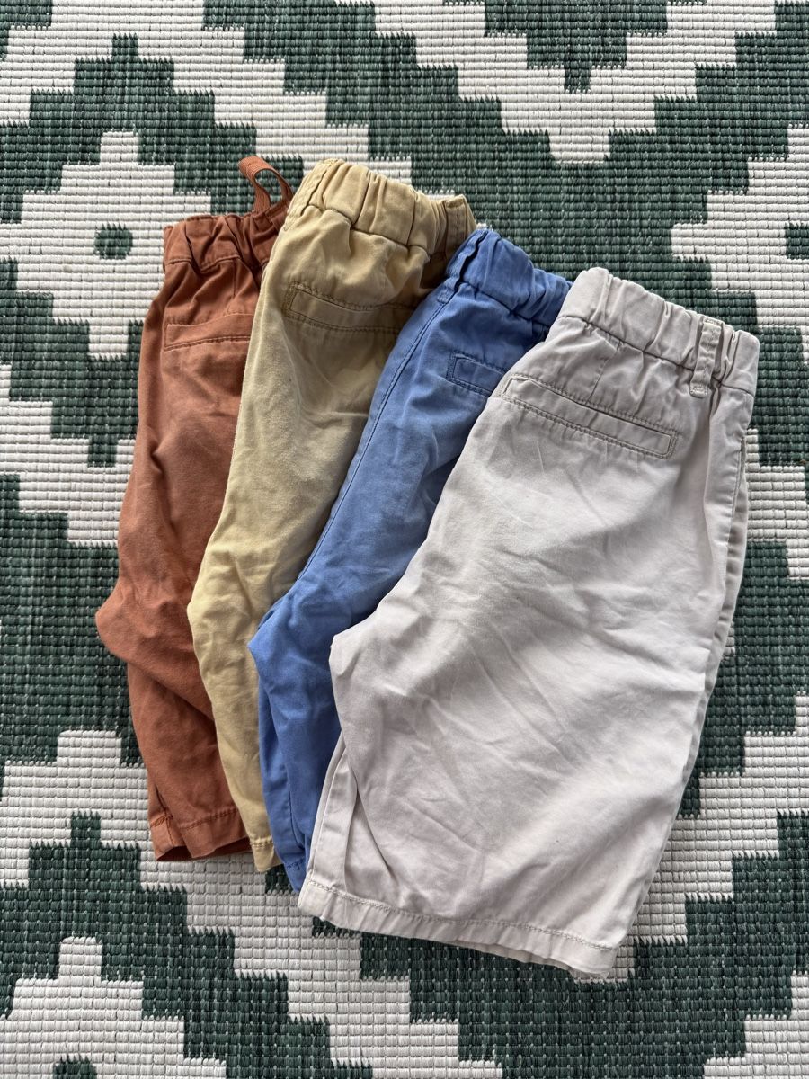 H&M Ensembles coordonnés: 4x Kinder Shorts, Grösse 122 – D'occasion à Langenthal par Leclafel