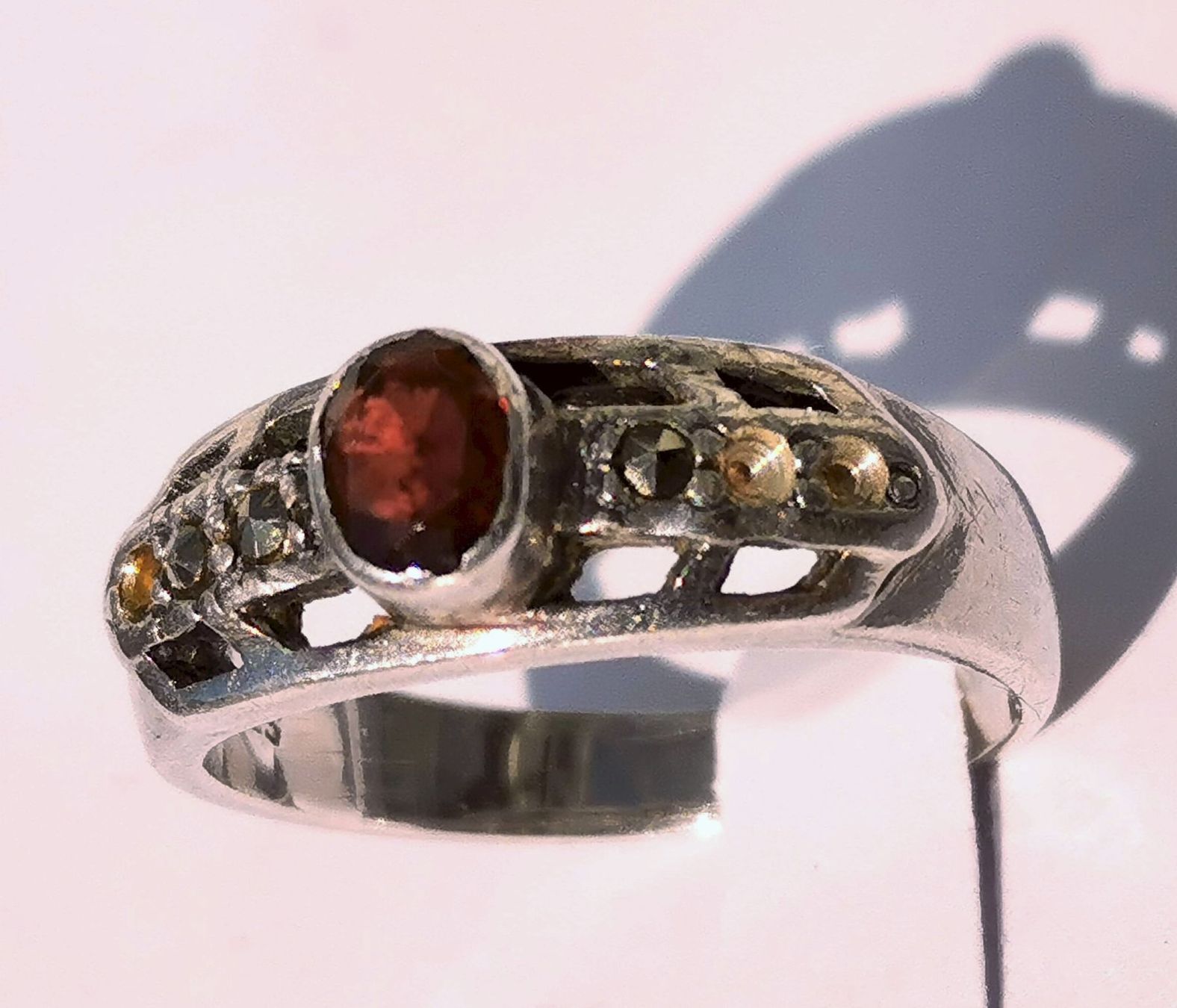 Anelli: antiker Silber Ring mit rotem Stein – Usato da Trasadingen venduto da Traadinger 1