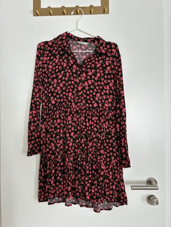 Blumenkleid Stradivarius Grösse S