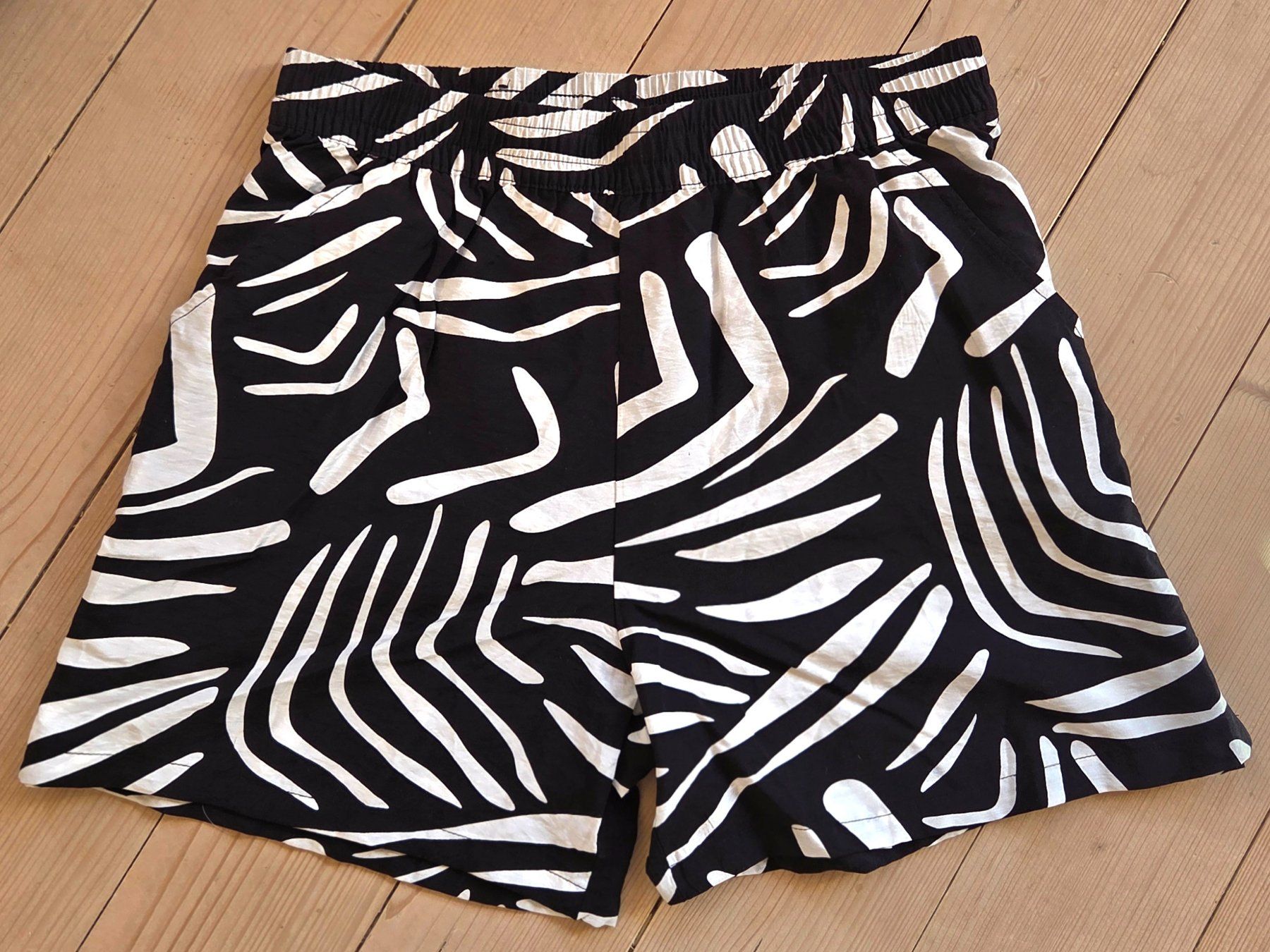 Hosen: Kurze Hose/Hotpants weit/Elastbund,Animalprint Zebra,Gr.S – Neu (gemäss Beschreibung) aus Siblingen von Vany_McDougall 1
