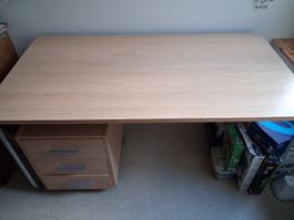 Super grosser Schreibtisch Holz inklusive Korpus ab CHF 1.-