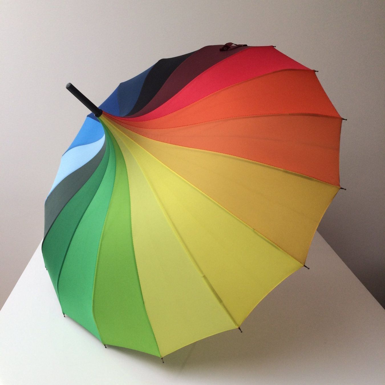 Parapluies: Schöner Regenbogenschirm - Windfest – Neuf avec emballage d'origine à Baden par JellyMonster 2