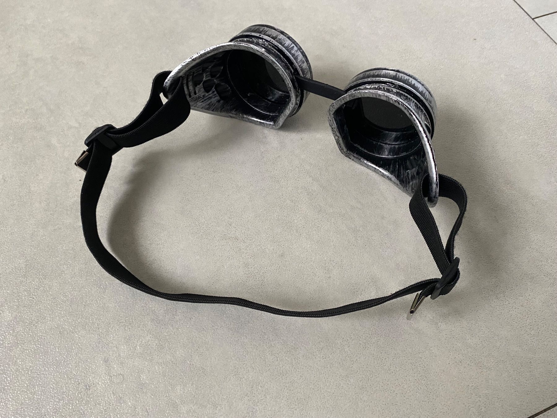 Lunettes & Verres: Steam Punk Brille Silber/Schwarz – Neuf avec emballage d'origine à Spreitenbach par Brockiland-Flohmarkt 3