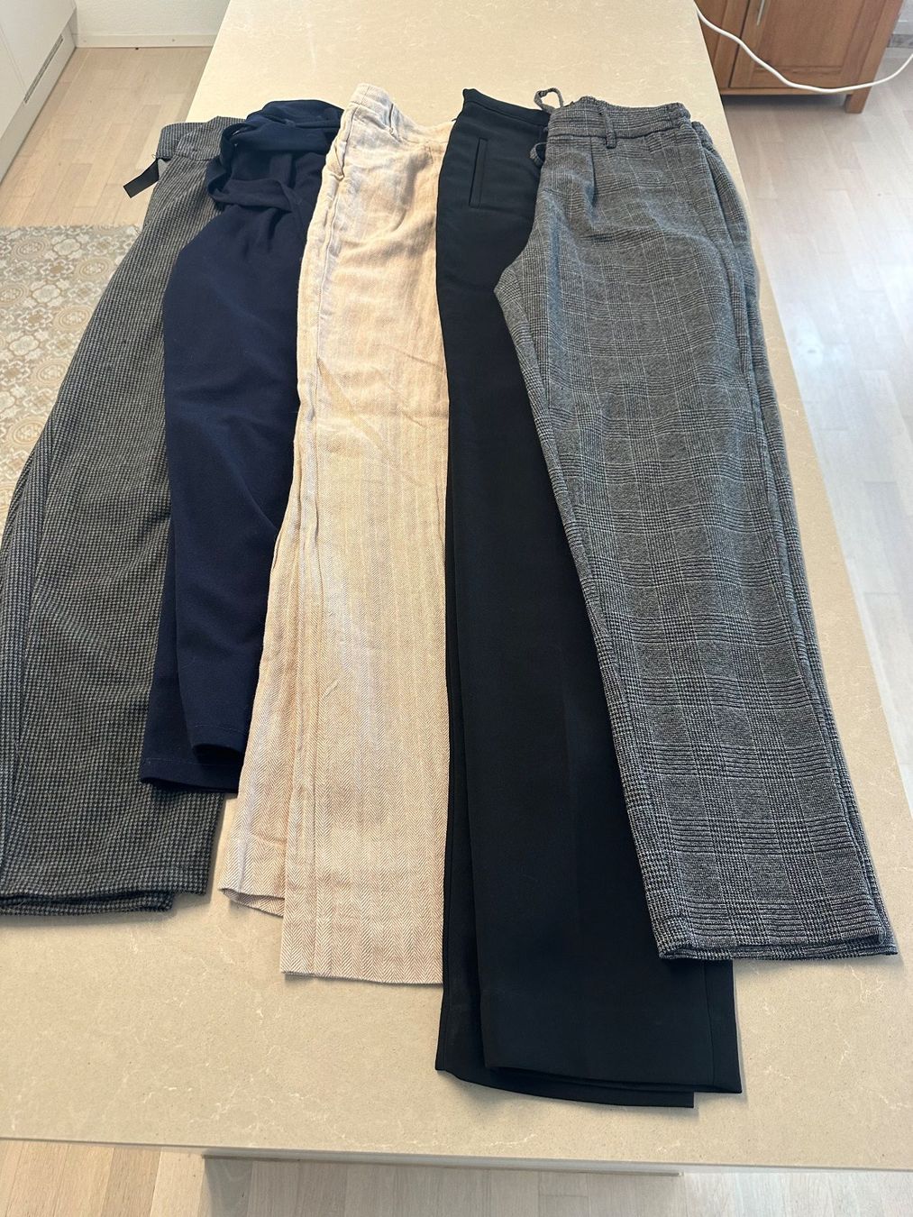 Lotti di vestiti: 4 Damenhosen im Bundle | Grösse M – Usato da Weggis venduto da _GMA9