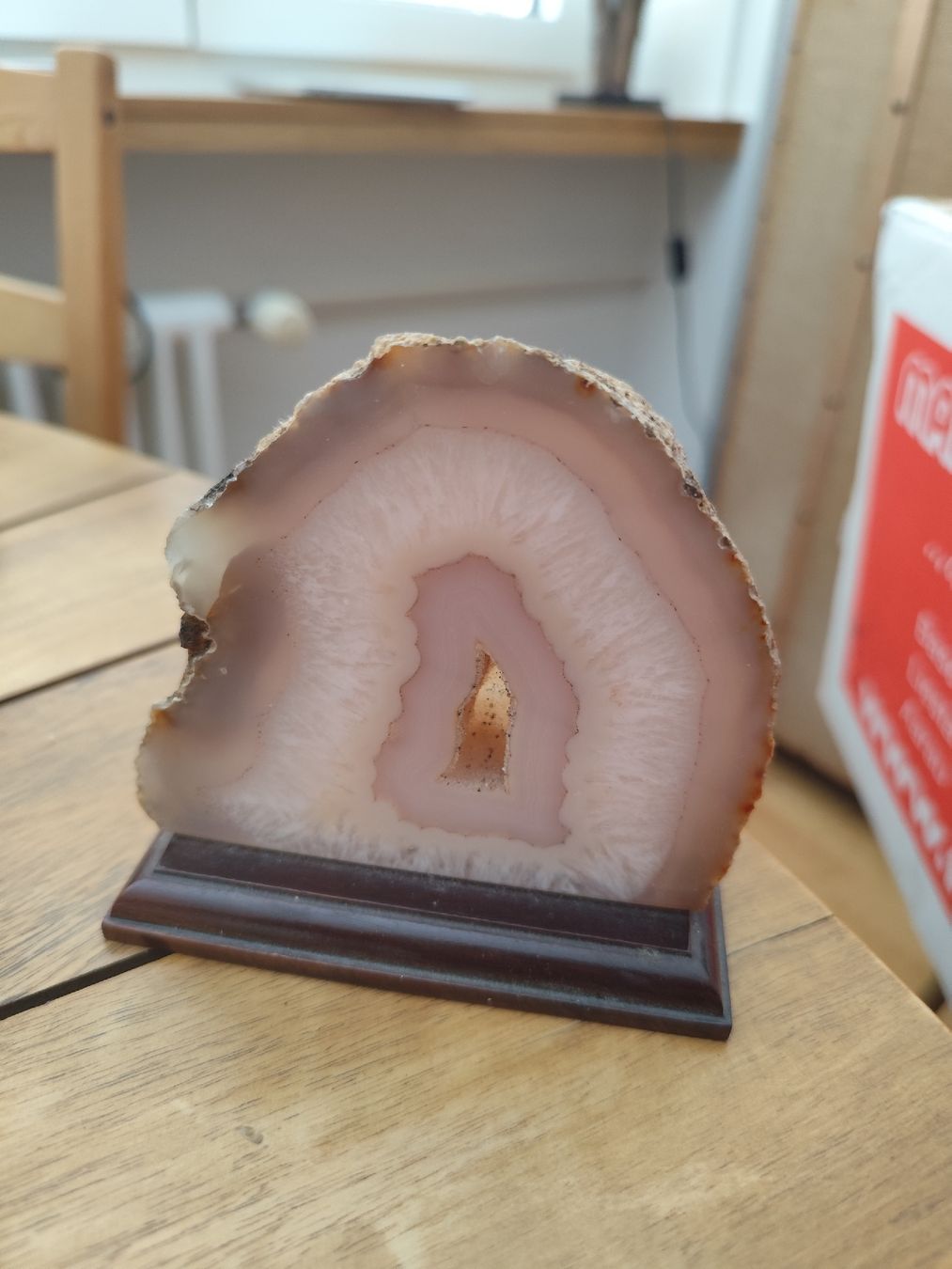 Mineralien & Heilsteine: Geode Stein mit Ständer guter Zustand – Gebraucht aus Basel von lio_8ylm 2