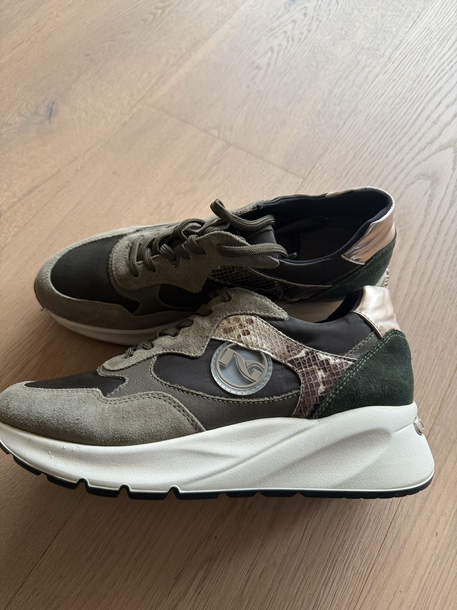 Chaussures femmes: Sneaker Nero Giardini Gr. 39 – D'occasion à Schwerzenbach par Rivi2 1