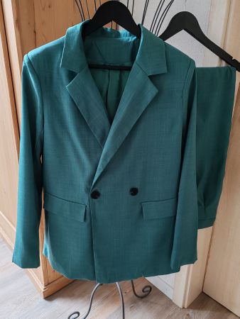Neuer, leichter, blau-grüner Hosenanzug